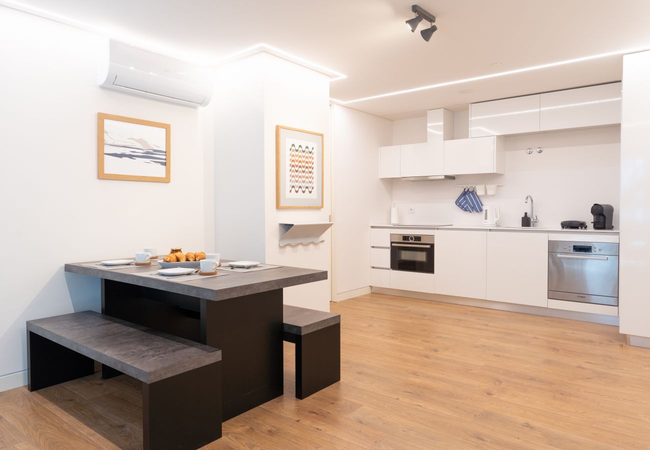 Apartment in Lisbon - Lisbon, 3-Bedroom Flat with terrace