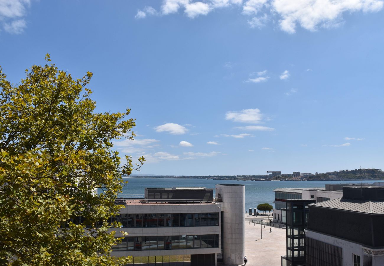 Explendid view over ther river Tejo