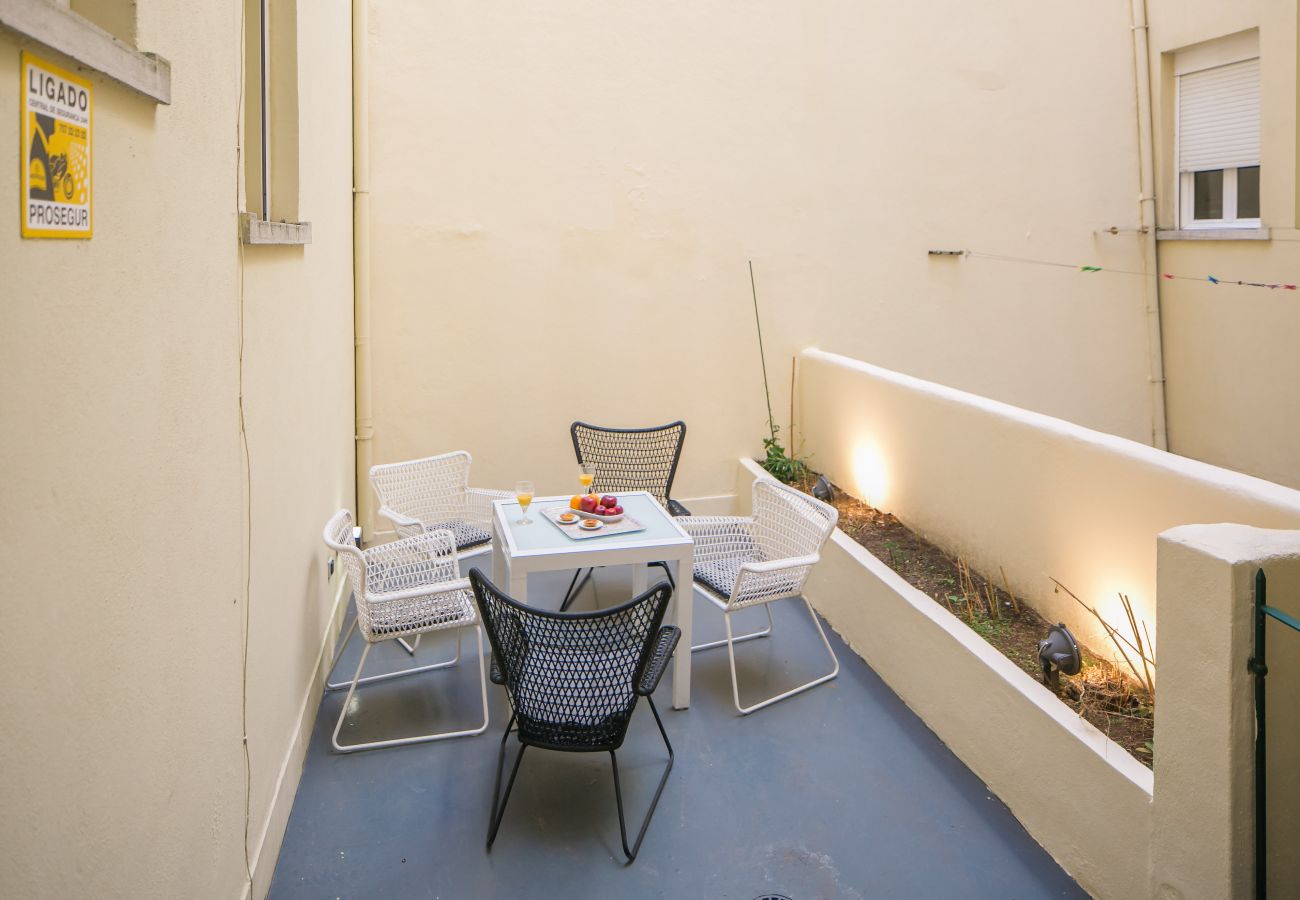 Apartment in Lisbon - Refuge with Terrace in the Center of Lisbon - TTL300