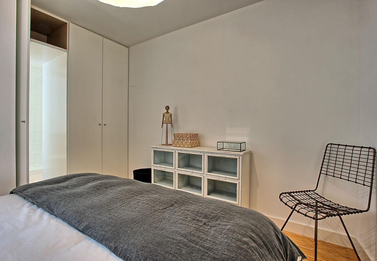 Apartment in Lisbon - 2 Bedroom Apartament in Lisbon city center, 339